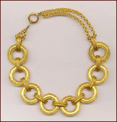 KENNETH LANE GOLD TONE RINGS NECKLACE