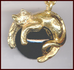 JOAN RIVERS GOLDEN CAT PENDANT