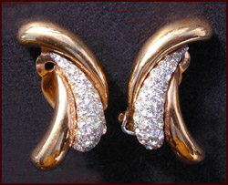 GRACEFUL PANETTA GOLD & PAVE CURVE EARRINGS
