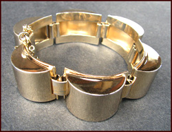 HOBE MACHINE AGE MODERNIST GOLD TONE BRACELET