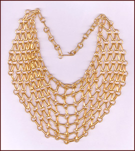 BRIGHT GOLD TONE CHAIN MAILLE STYLE NECKLACE 