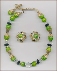 GREEN ART GLASS AND CRYSTAL NECKLACE AND EARRINGS SET