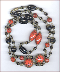 GORGEOUS VINTAGE ART GLASS BEAD NECKLACE